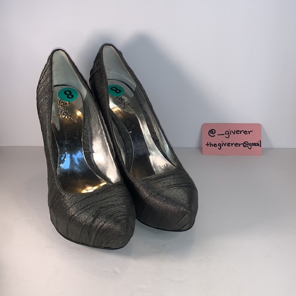 Privilege 8M Pewter Heels Carlos Santana - Picture 2 of 16